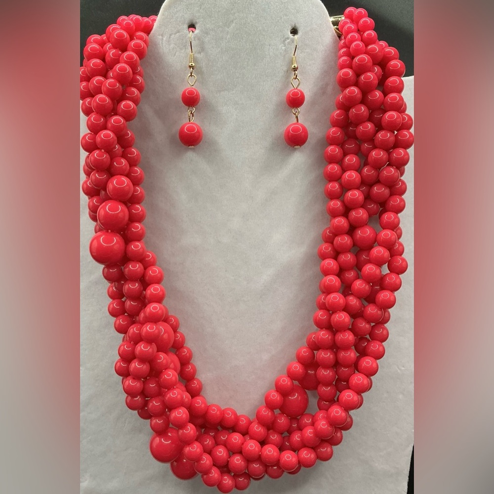HOT PINK BEAD TWIST CHUNKY NECKLACE AND PIERCED EARRINGS SET NWOT